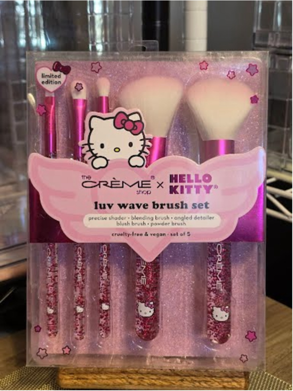 #TCS-2228 The Creme Shop Hello Kitty Luv Wave Brush Set